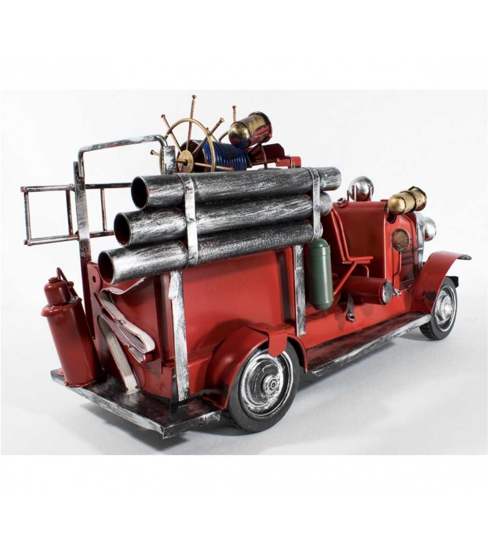 Vieux camion de pompiers en métal décoratif rouge